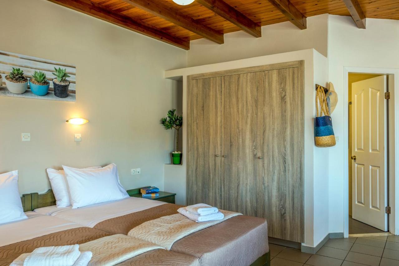 Theos Village Apartments Kato Daratso Ngoại thất bức ảnh
