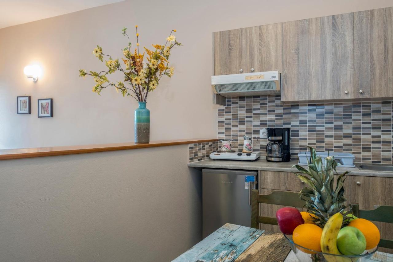 Theos Village Apartments Kato Daratso Ngoại thất bức ảnh
