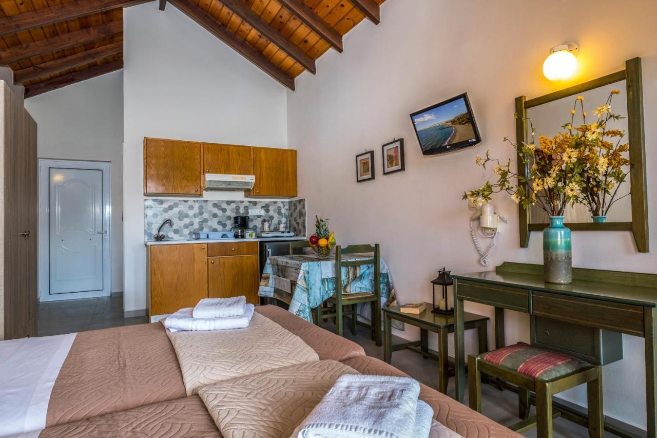 Theos Village Apartments Kato Daratso Ngoại thất bức ảnh