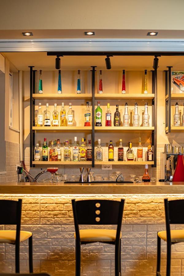 Theos Village Apartments Kato Daratso Ngoại thất bức ảnh