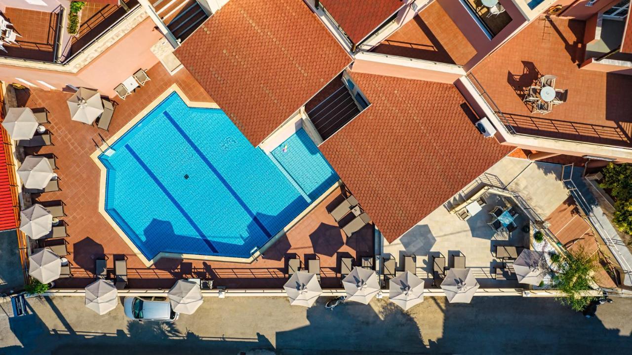 Theos Village Apartments Kato Daratso Ngoại thất bức ảnh