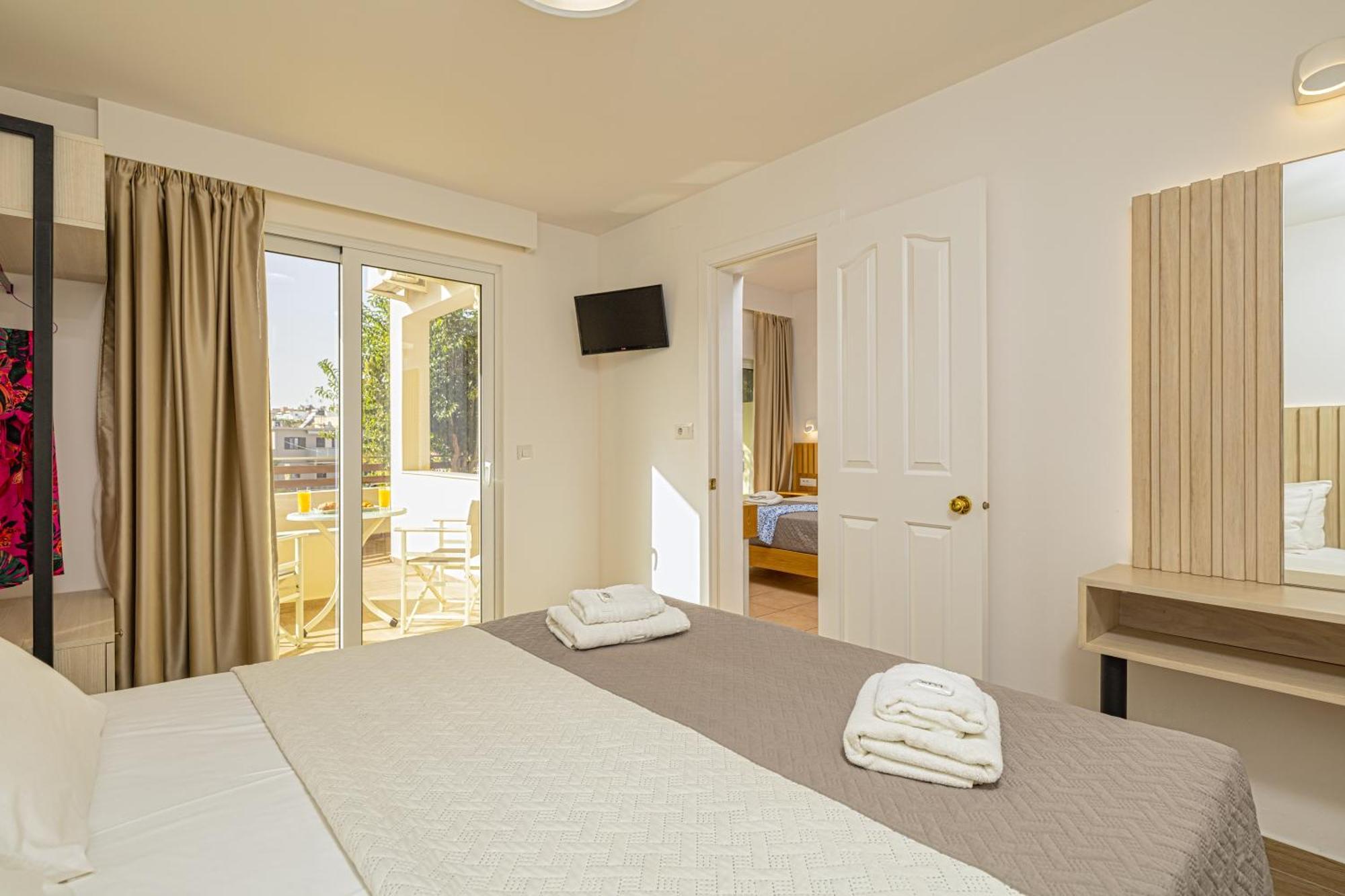 Theos Village Apartments Kato Daratso Ngoại thất bức ảnh