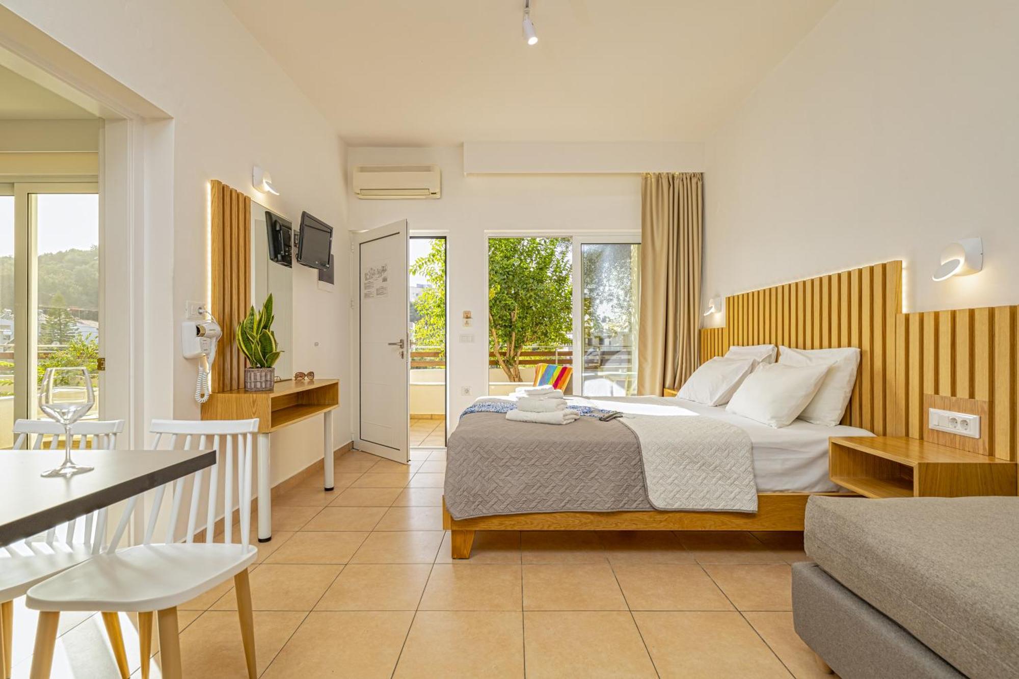 Theos Village Apartments Kato Daratso Ngoại thất bức ảnh