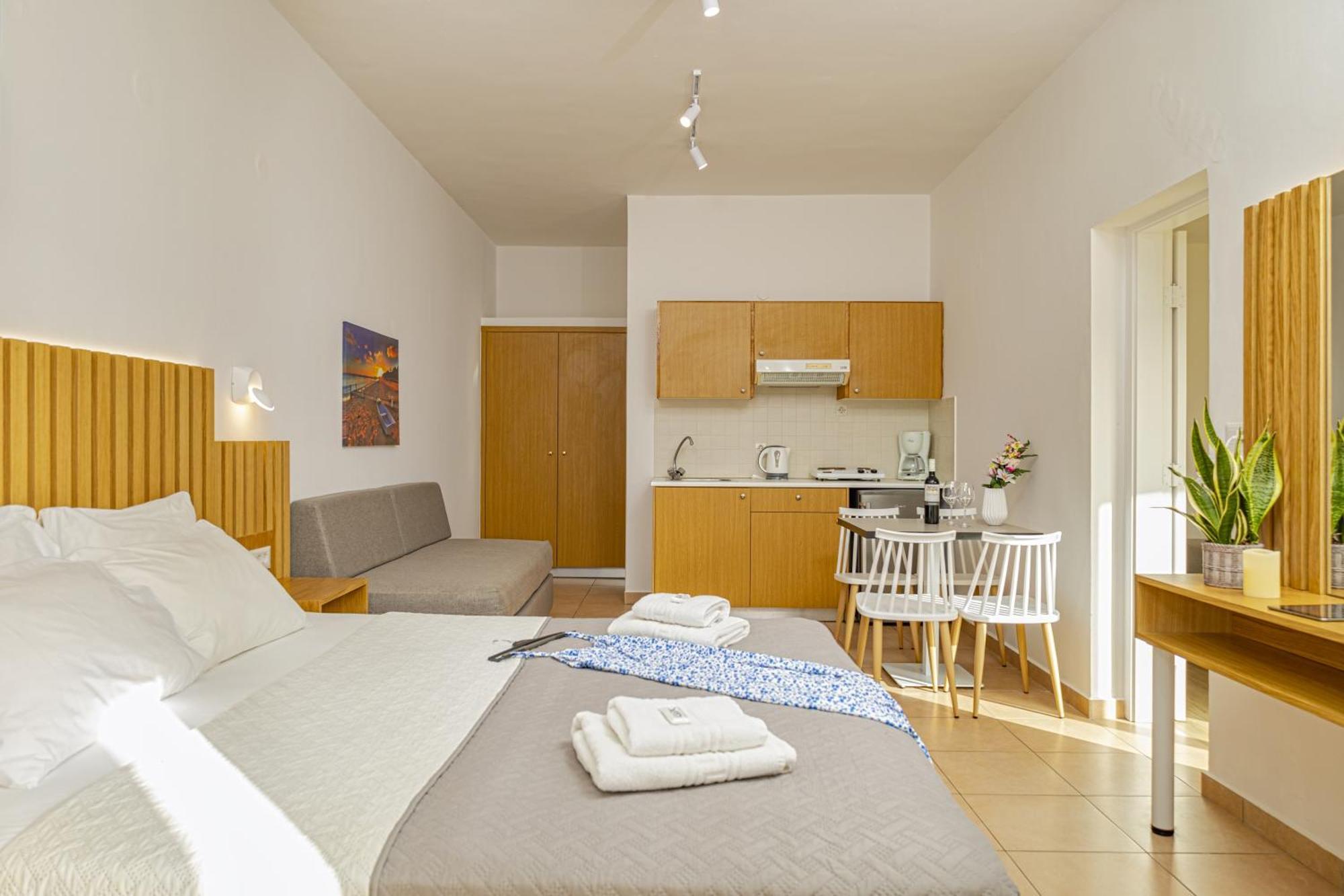 Theos Village Apartments Kato Daratso Ngoại thất bức ảnh