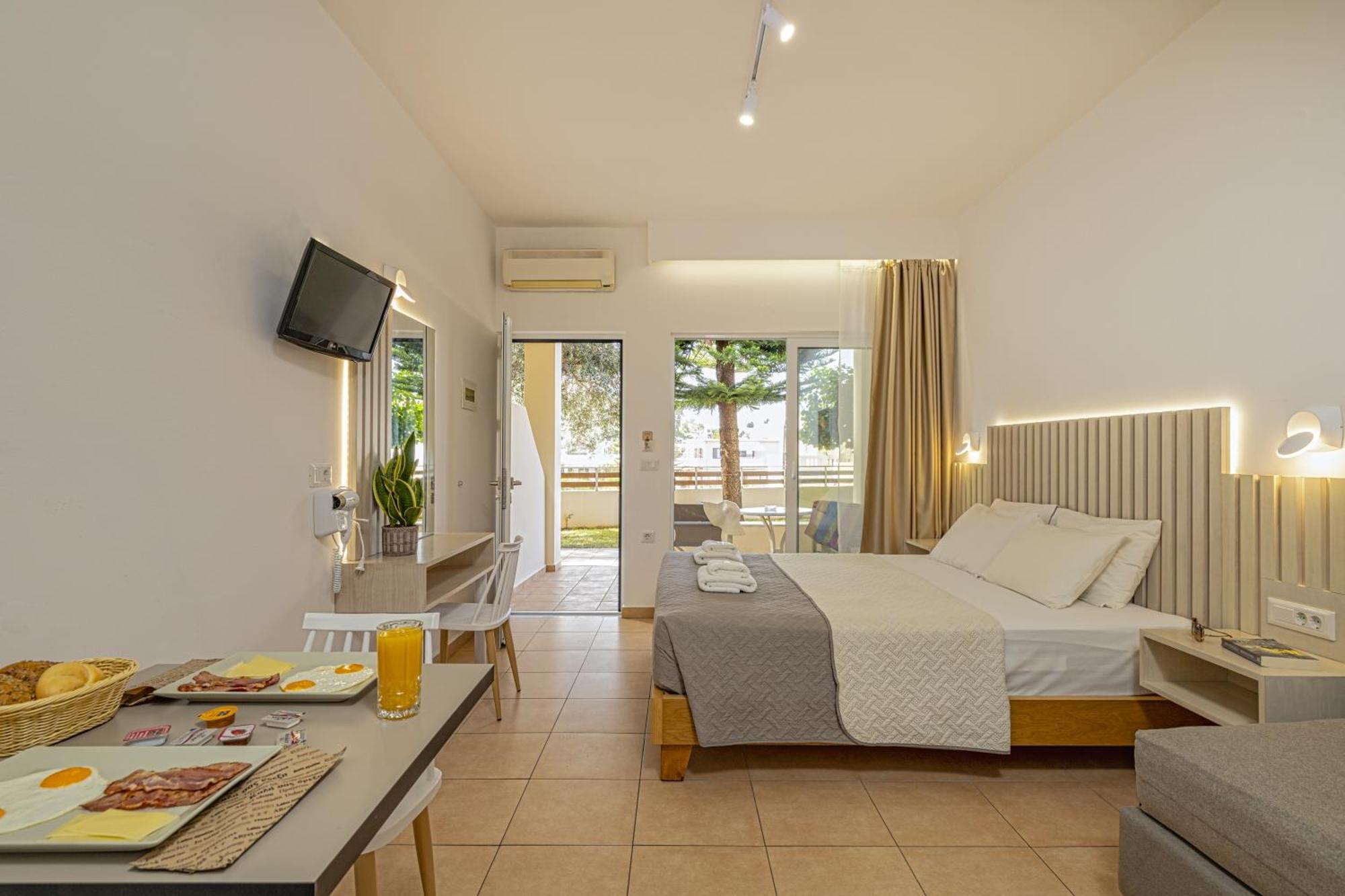 Theos Village Apartments Kato Daratso Ngoại thất bức ảnh