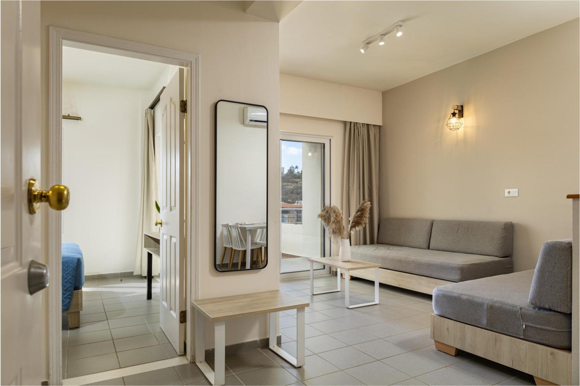 Theos Village Apartments Kato Daratso Ngoại thất bức ảnh