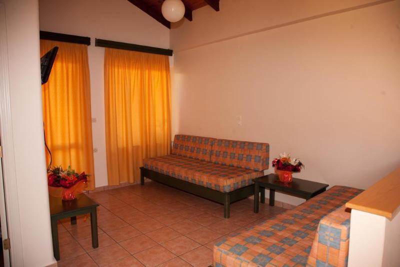 Theos Village Apartments Kato Daratso Ngoại thất bức ảnh